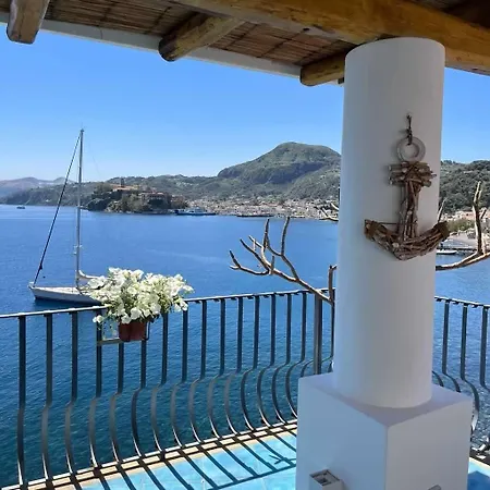 Alta Marea Bed & Breakfast 4*